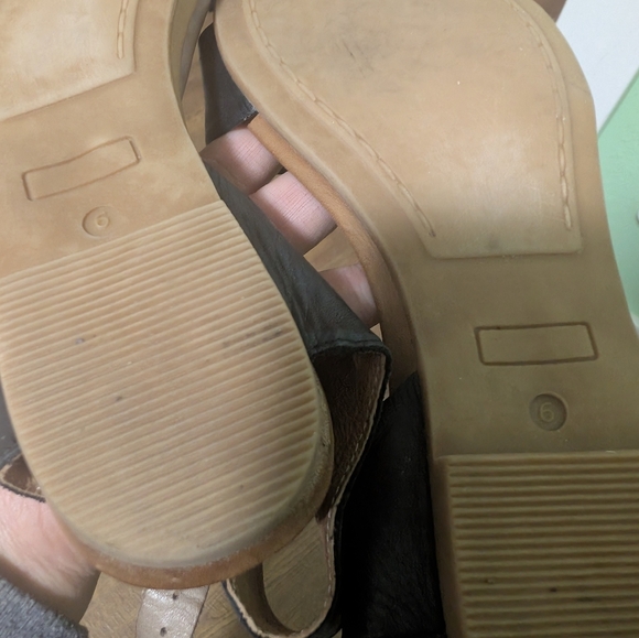 Miz mooz classic tan and black leather flat sandals size 6 - Picture 5 of 5